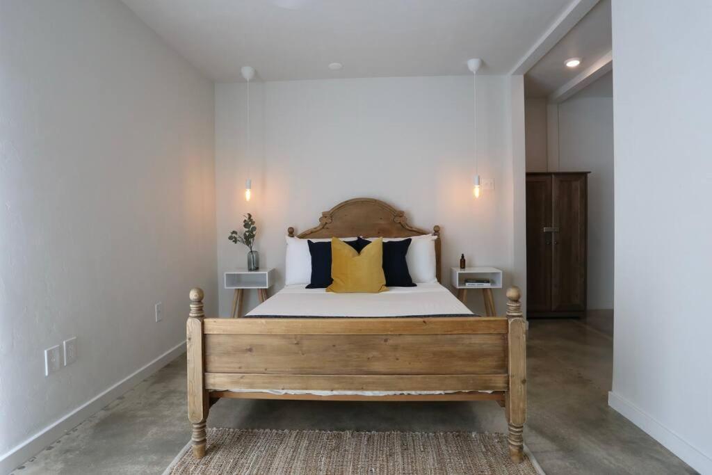 Concrete Suite 5 Min Walk To Shands Uf Гейнсвил Екстериор снимка