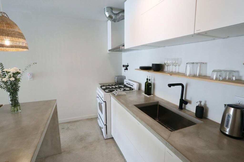 Concrete Suite 5 Min Walk To Shands Uf Гейнсвил Екстериор снимка