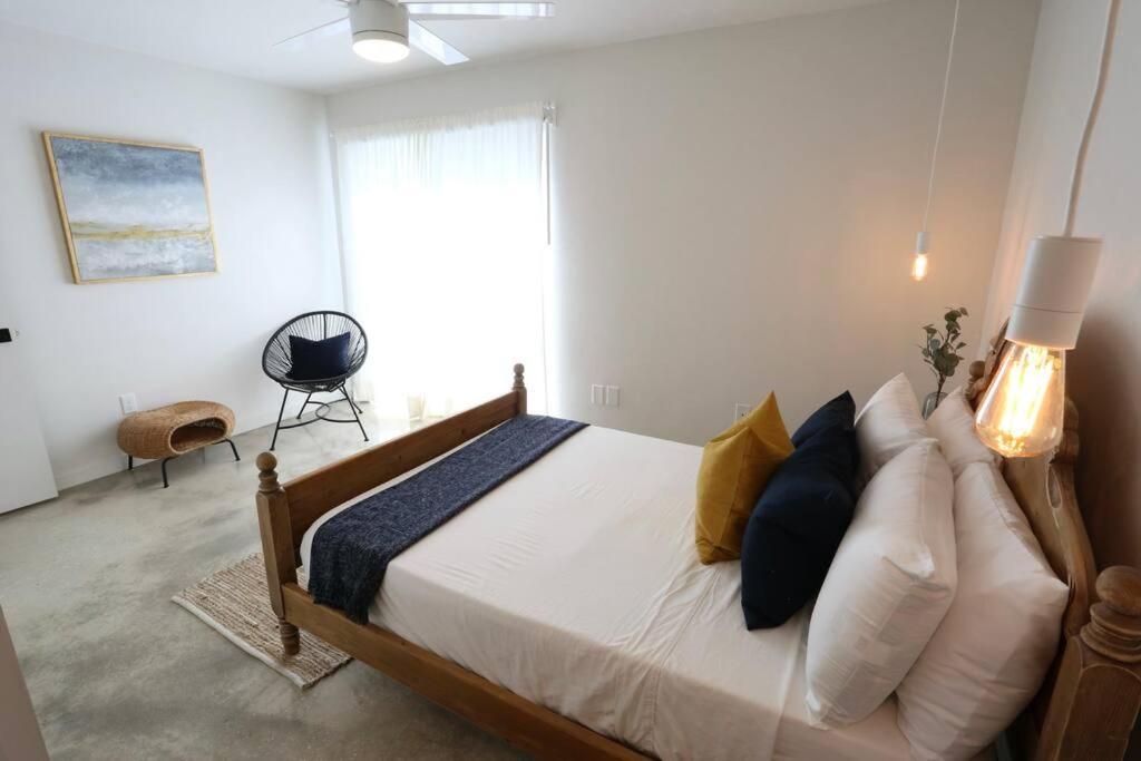 Concrete Suite 5 Min Walk To Shands Uf Гейнсвил Екстериор снимка