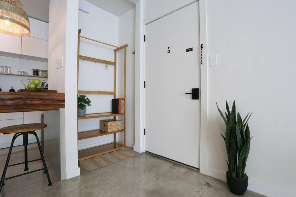 Concrete Suite 5 Min Walk To Shands Uf Гейнсвил Екстериор снимка
