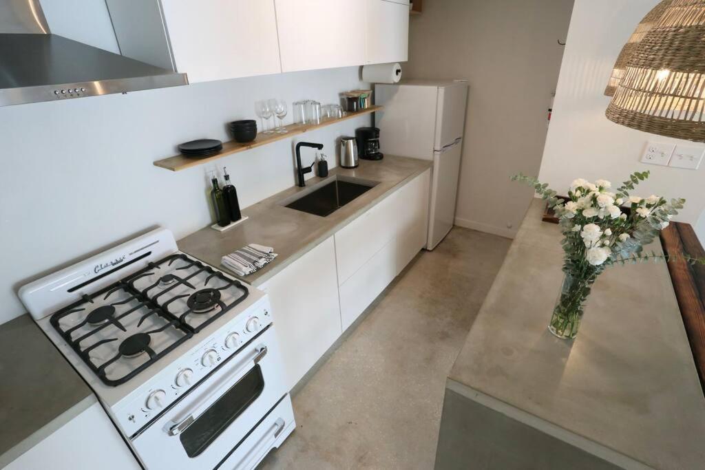 Concrete Suite 5 Min Walk To Shands Uf Гейнсвил Екстериор снимка