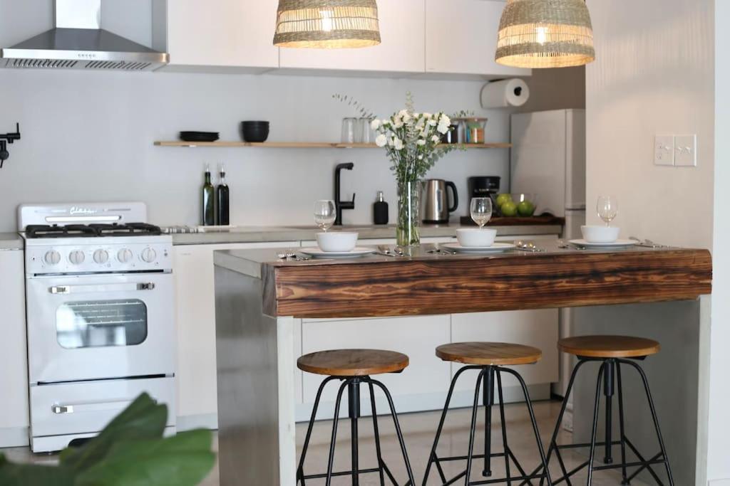 Concrete Suite 5 Min Walk To Shands Uf Гейнсвил Екстериор снимка