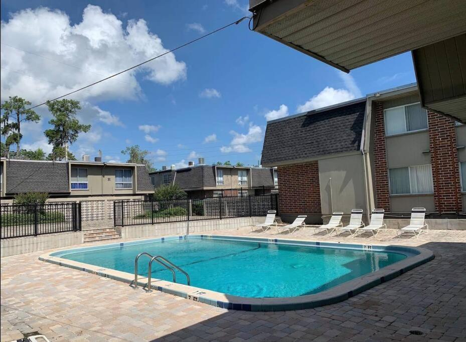 Concrete Suite 5 Min Walk To Shands Uf Гейнсвил Екстериор снимка