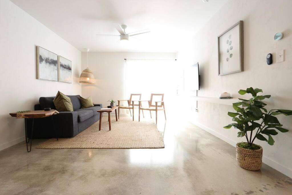 Concrete Suite 5 Min Walk To Shands Uf Гейнсвил Екстериор снимка