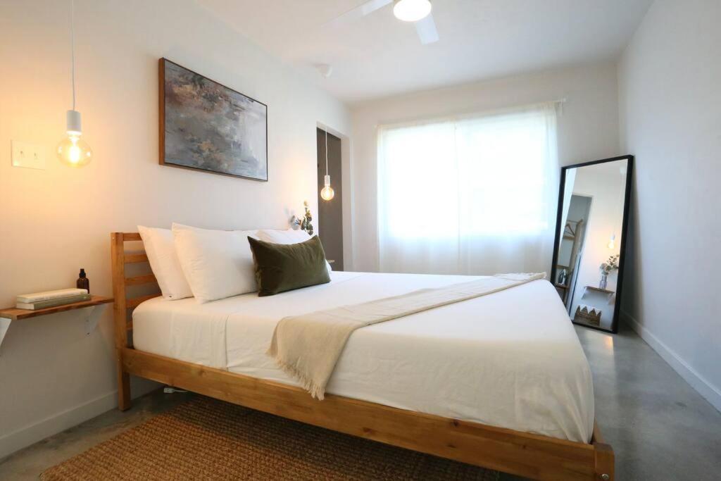 Concrete Suite 5 Min Walk To Shands Uf Гейнсвил Екстериор снимка